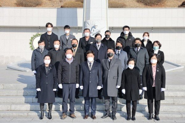영주 5-영주시의회, 충혼탑 참배로 임인년 시작.jpg