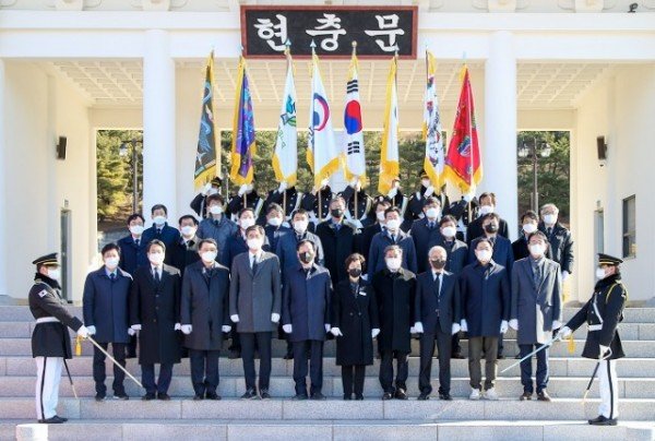 영천호국원 참배.jpg