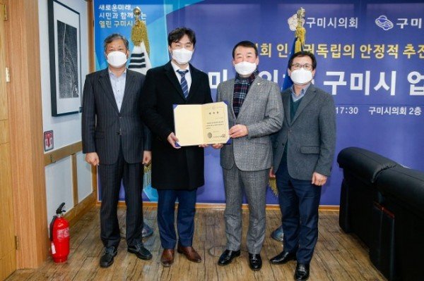 단체사진 (1).jpg