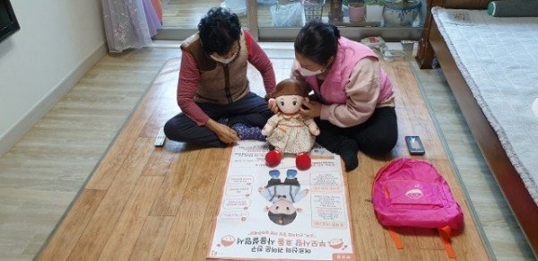 [노인장애인과] 인공지능(AI) 반려로봇 효돌이 돌봄사업 시행2.jpg