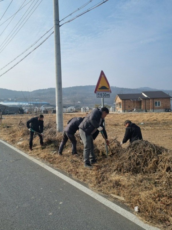220120_군위군 설명절 도로정비 실시_건설교통과 (2).jpeg