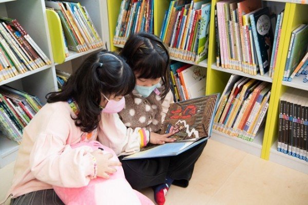 [시립중앙도서관]장세용 구미시장  해평누리작은도서관 리모델링 개소식 참석)2.jpg