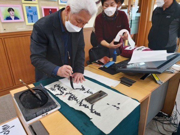 02-2의성군제공 도서관 문화강좌(서예).jpg