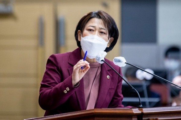 김영선 의원 도정질문 사진.jpg