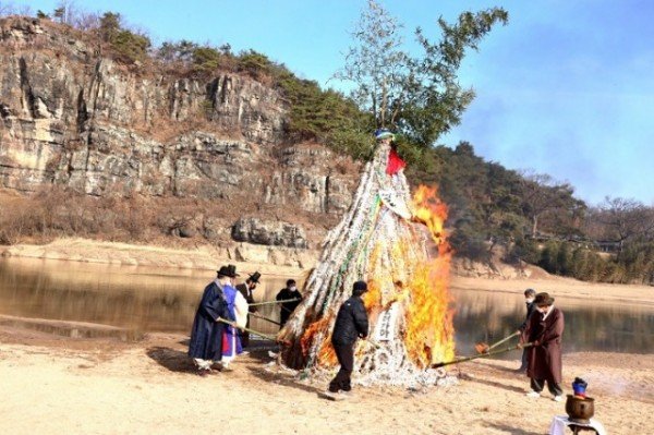 0215 하회마을 달집 태우기 (0).JPG