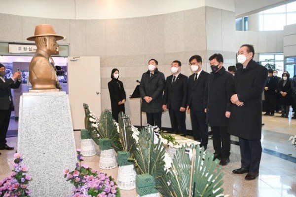 [총무과]제103주년 31절 추념식_허위 선생.jpg
