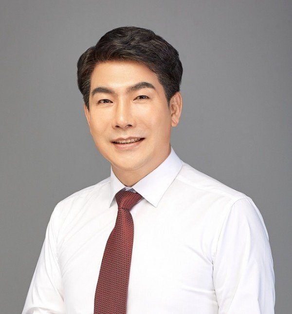 증명사진_김영택2 (1).jpg