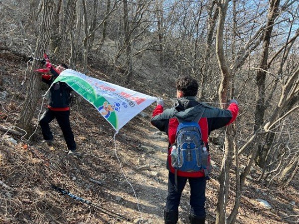금오산도립공원관리사무소 상춘객 맞이 환경정화 활동 실시2.jpeg
