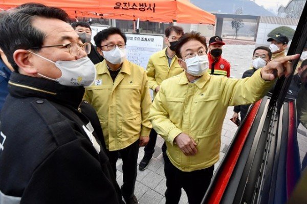 (추가사진)_울진_산불현장(울진군수_박형수국회의원_이철우지사).jpg