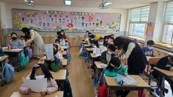 1.학습결손 해소와 학습자신감 향상에 전력 투구(기초학력 1수업 2교사제 협력수업 사진)02.jpg