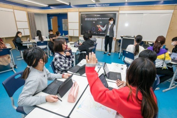 5.-연무초등학교-삼성-스마트스쿨.jpg