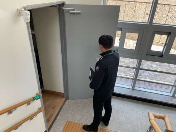 비상구 폐쇄 집중단속.jpg