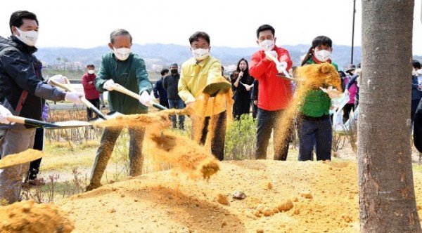 (7-6)나무심기(식목)_지사님_좌측_허창수_전경련회장.jpg