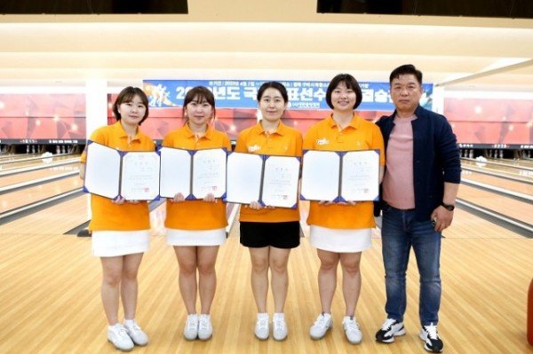 김진주 김진선 정정윤 백승자선수 박현감독 (1).jpg