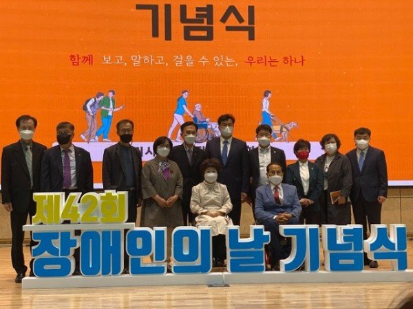 단체사진 (1).jpg