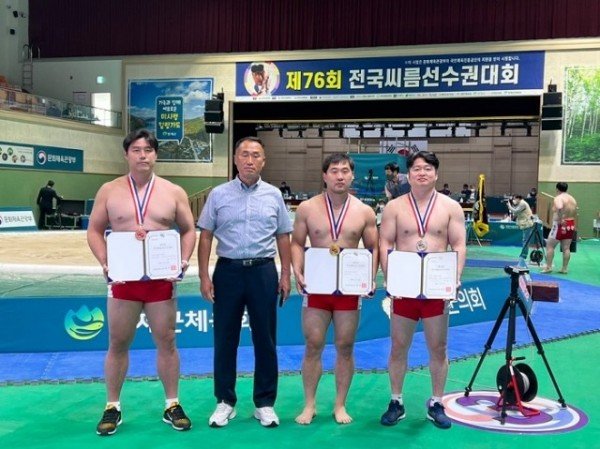 [체육진흥과]구미시청 씨름팀 제76회 전국씨름선수권대회 7개 메달 획득!.jpg