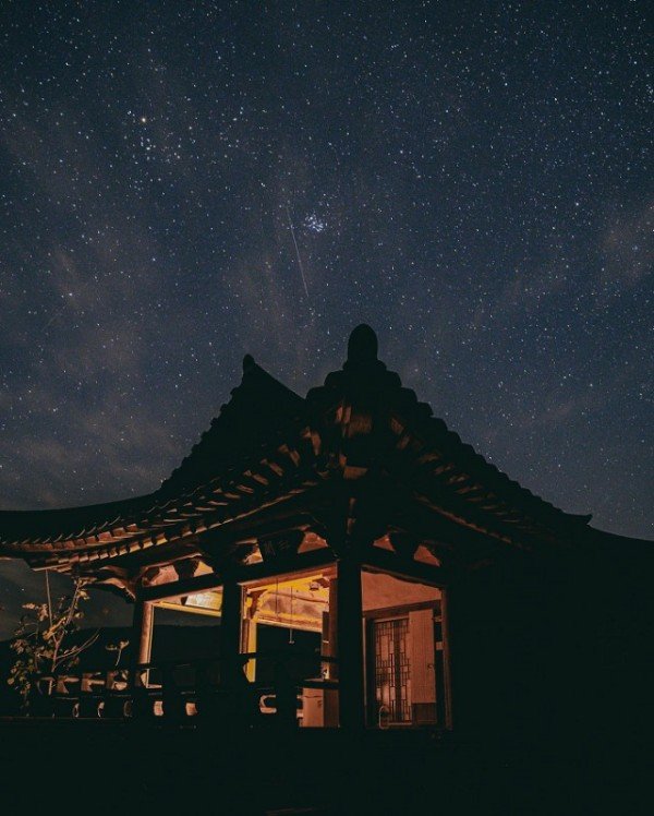 0427-1-1 농암종택 강각 야경(출처-인스타그램 mmangmm).jpg