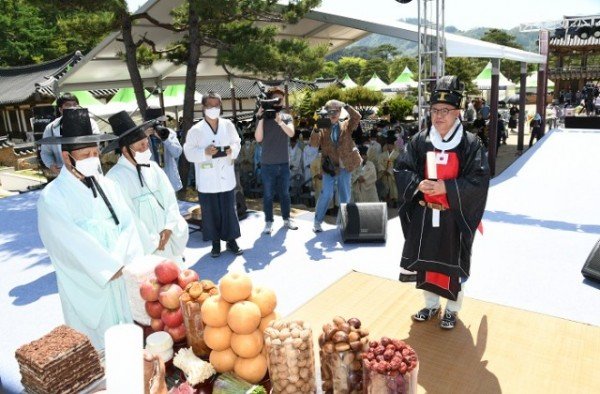 영주한국선비문화축제 5일 개막…3년 만에 다시 선비문화 꽃 피웠다!(강성익 영주시장 권한대행 고유제 사진).JPG