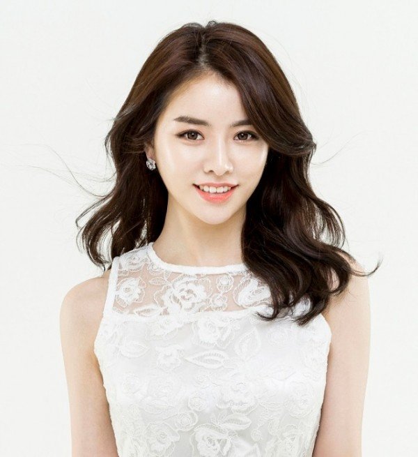 영주 1-2 2022영주세계풍기인삼엑스포 홍보대사로 위촉된 가수 설하윤 씨.jpg