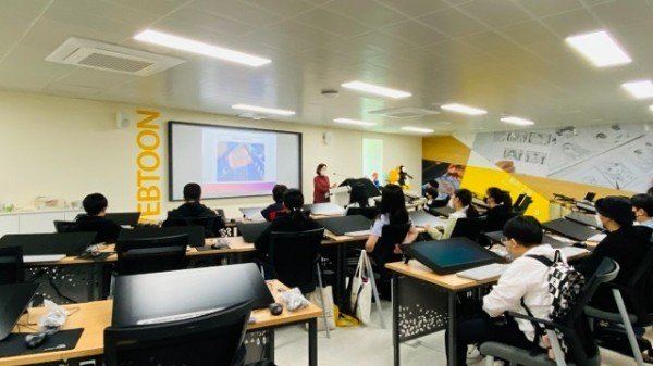 1.경북교육청,‘상상을 현실로’경북형 메이커교육 추진(남부메이커교육센터그래픽디자인 교육사진)02.jpg