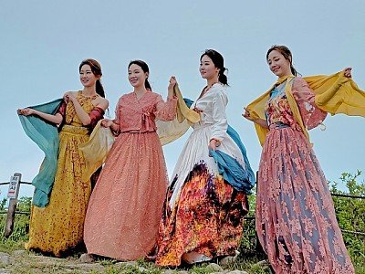 영주 2-1 영주 소백산 연화봉서 연분홍 철쭉 런웨이 ‘K-Culture한복풍기인견 홍보쇼’ 개최.JPG