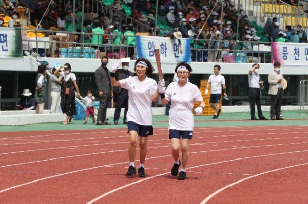 제62회 안동시민체육대축전 (14)-성화봉송 주자.JPG