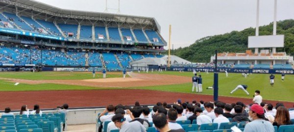 경기 중, 질서를 지키며.jpg