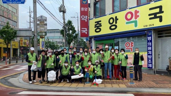 영주 4-1 하망동 통장협의회, 장마 대비 우수맨홀 정비 실시.jpg