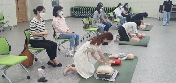 [교육지원과] 초등돌봄교실 돌봄전담사 역량강화 연수 사진2.jpg