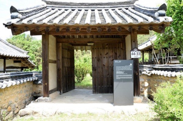 [문화예술과] 일선리 문화재마을 문화재 안내판 새단장_만령초당 문화재안내판.JPG