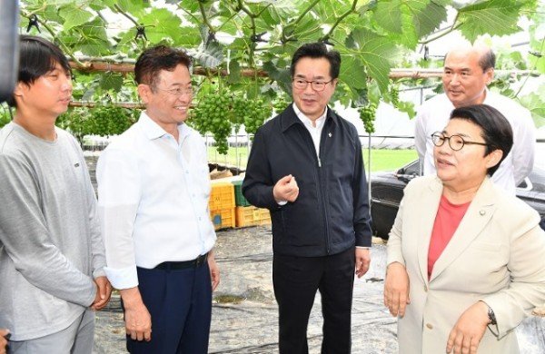 (6-5)귀농귀촌_우수사례_현장방문(정황근_농림축산식품부_장관_방문)4.jpg