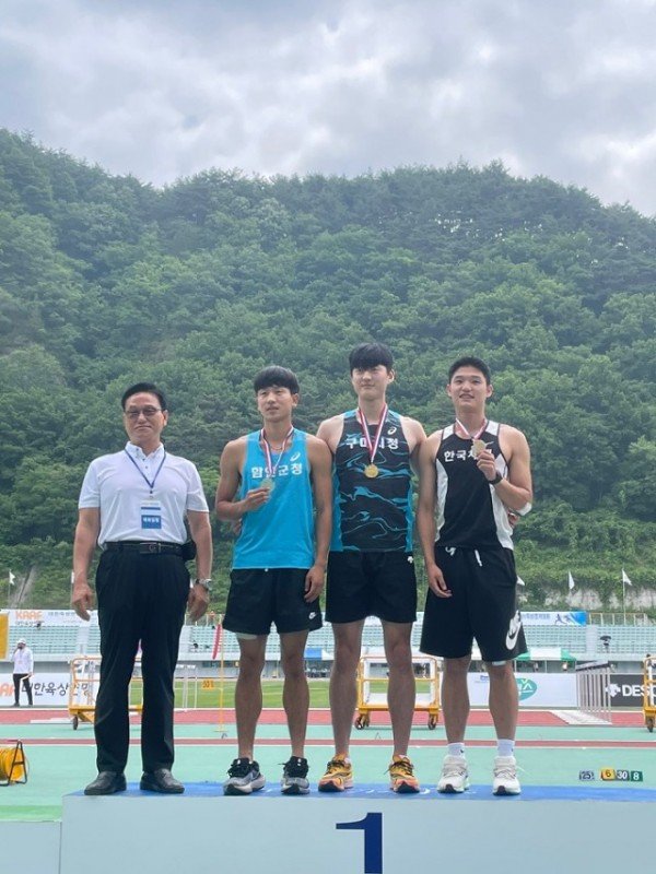 [체육진흥과]구미시청 운동선수단 육상팀 성진석 선수 본인 최고기록 경신!.JPG