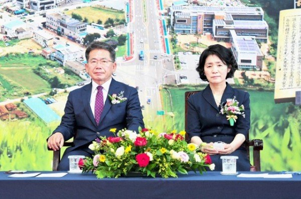 220701_김진열 군위군수 취임식 개최_기획감사실 (2).jpg