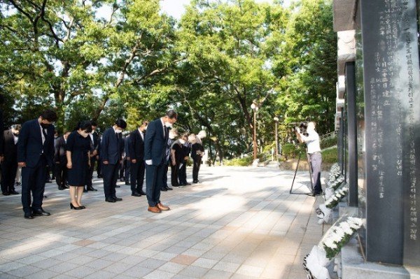 [복지정책과] 민선8기 김장호 구미시장 첫 공식일정으로 충혼탑 참배3.jpg