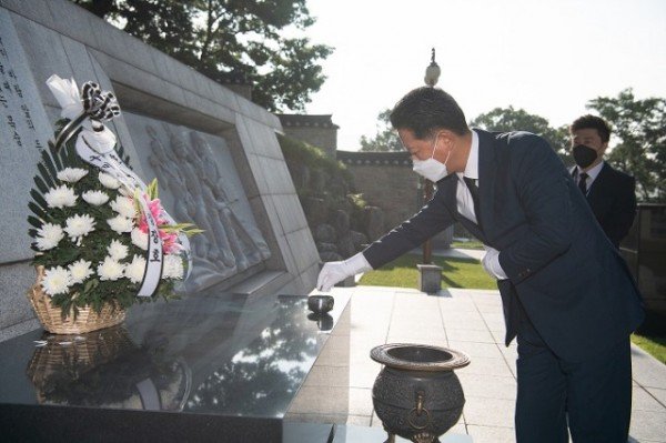 [복지정책과] 민선8기 김장호 구미시장 첫 공식일정으로 충혼탑 참배5.jpg
