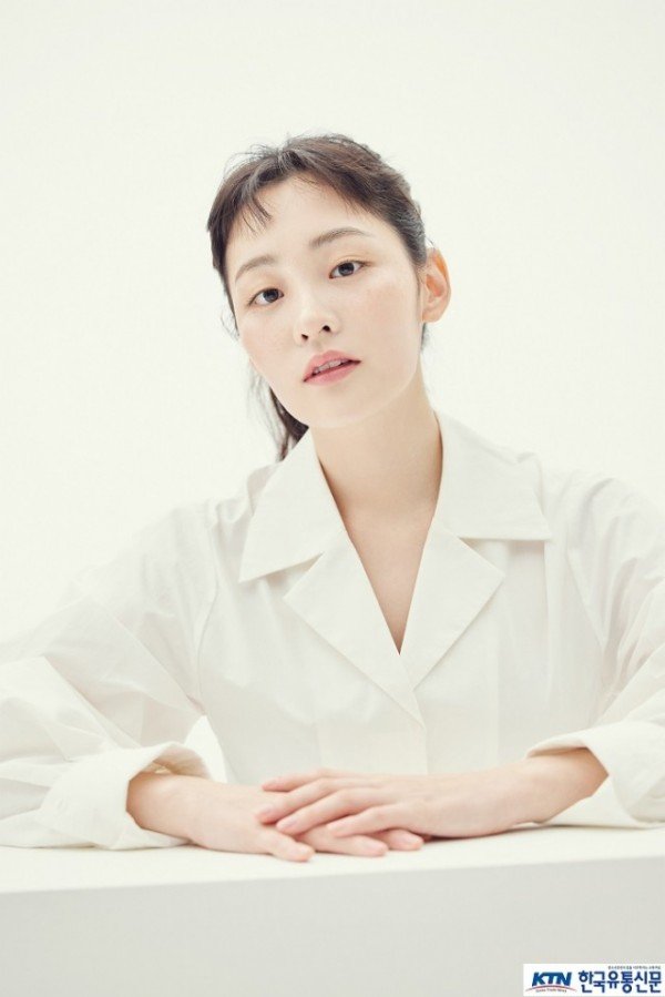 [이미지] 하이트진로음료 ‘블랙보리’ 새 광고 모델로 발탁된 배우 김민하_사람엔터테인먼트 출처.jpg