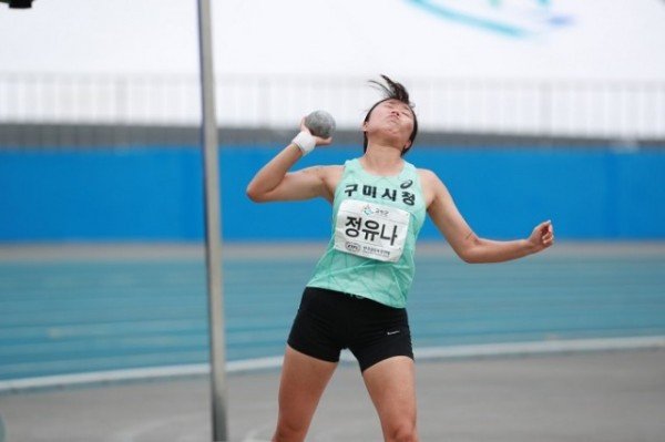 [체육진흥과]구미시청 육상팀  전국실업육상경기대회에서 금메달 2개 획득!_정유나 (1).jpg