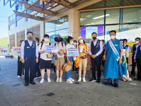 0717-1 관광택시 타고 힐링 안동 여행을-안동관광택시 발대식 (0) -안동방문객 식사권 증정 (3).jpg