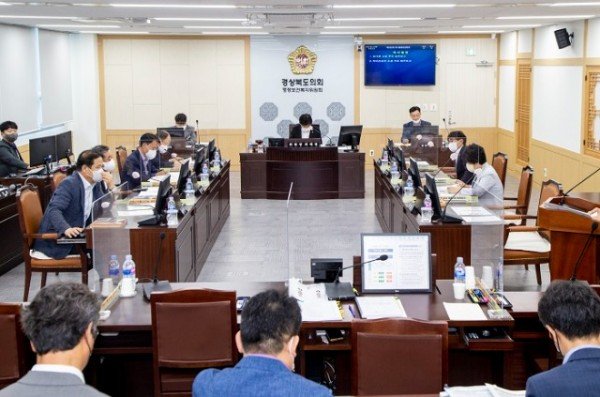 행정보건복지위원회 회의사진.jpg