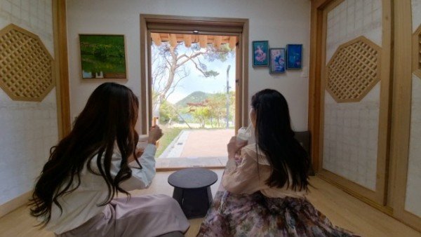 (보도)큐브릭카페.jpg