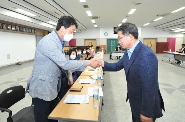 220720_민주평통 자문위원 위촉_총무과 (1).jpg