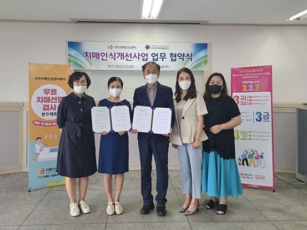 [구미보건소]구미치매안심센터  카페카리타스에 ‘우리동네 치매북카페’운영.jpg