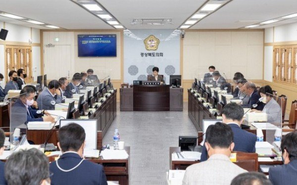예산결산특별위원회 회의 사진.jpg