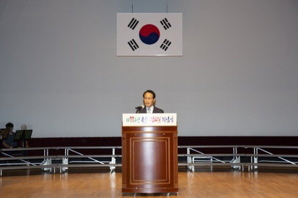(추가) 영주 3-박남서 영주시장 제77주년 815광복절 기념식 축사를 하고 있다 (1).jpg