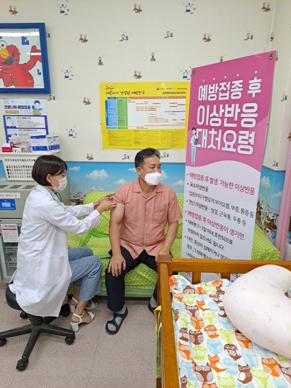 [구미보건소]코로나19 4차접종 50대까지 확대  예방접종 적극 권고).jpg