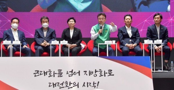 (1-6)_남부권_도민보고회(토크콘서트)2.jpg