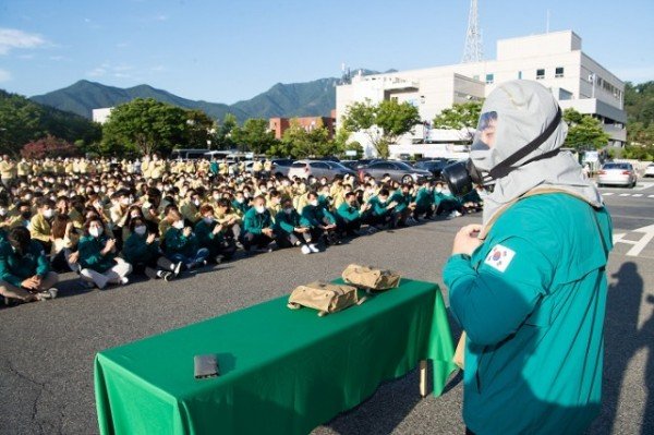 [안전재난과]2022 을지연습 전시직제 편성 및 행정기과 소산 훈련 실시_방독면 교육.jpg