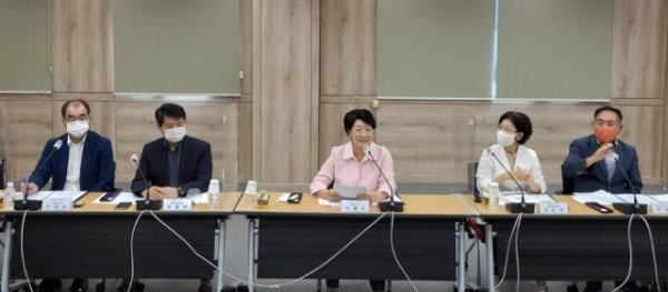 (2-1)제5차_비상경제책회의_사진(1).JPG