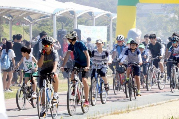 0830-1 제12회 안동시민 녹색자전거 대행진 개최 (2).jpg