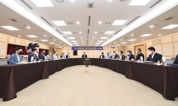 [신성장산업과]방위산업 기업 대표 간담회(사진추가)2.JPG